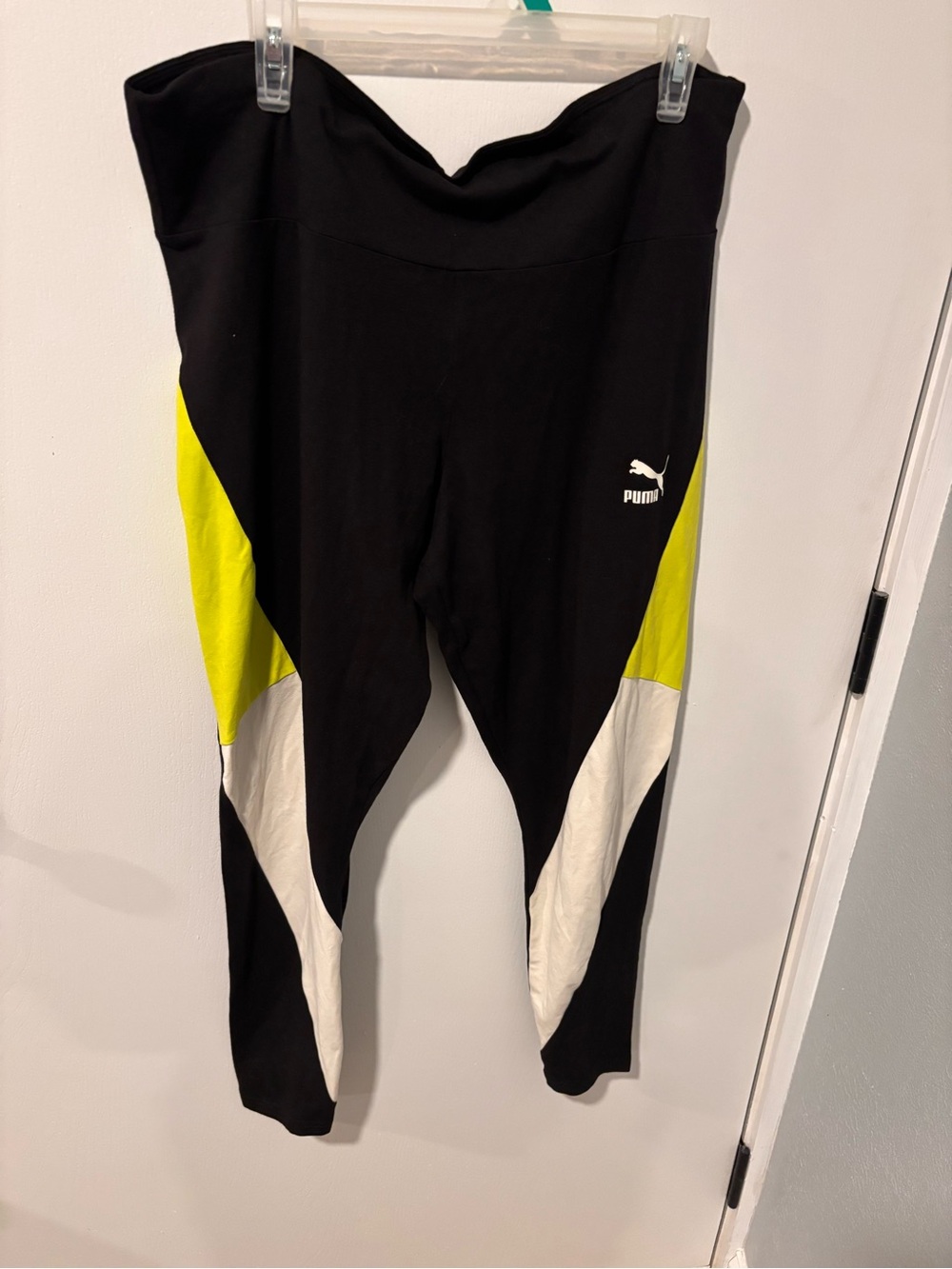 Puma Black Neon and White Colorblock Leggings size 2x